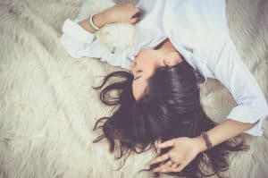 Femme au lit