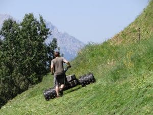 Jeune agriculteur au travail