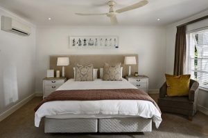 double sommier dans une chambre